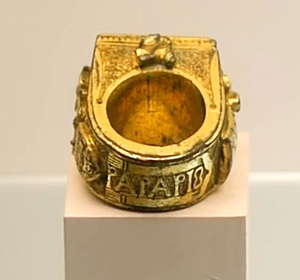Prsten s natpisom papa Pius