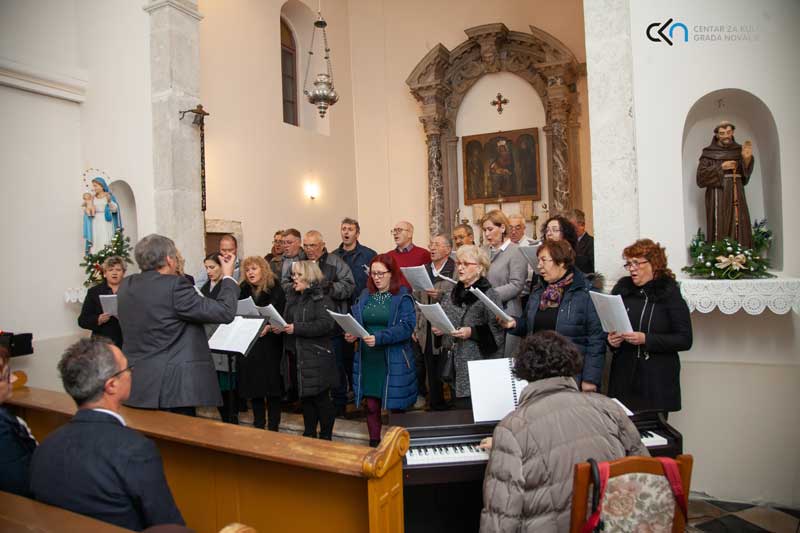 Adventsko-božićni koncert Gradskog zbora Novalja